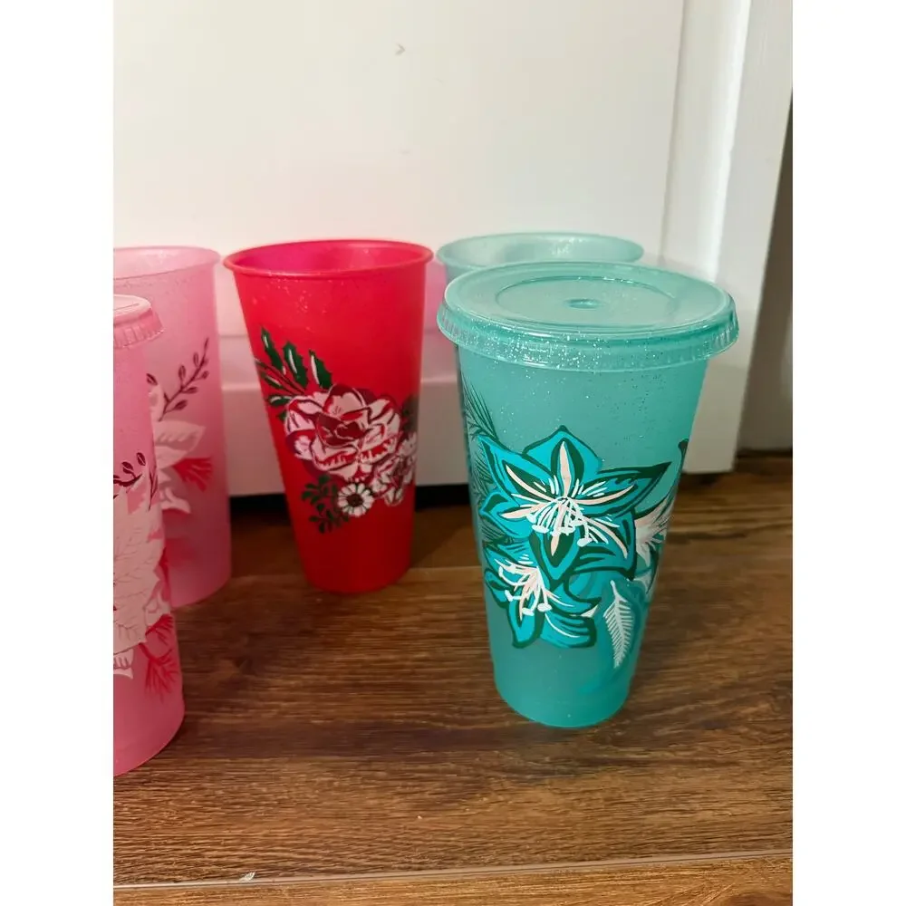 Starbucks 2022 Holiday Reusable Cold Cups 24 oz Set of 8 Cups 3 Lids